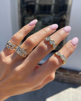 حلقه زرمرد سه گانه نقره ای دست ساز با سنگ زرکون AAA و 14K Gold Bezel