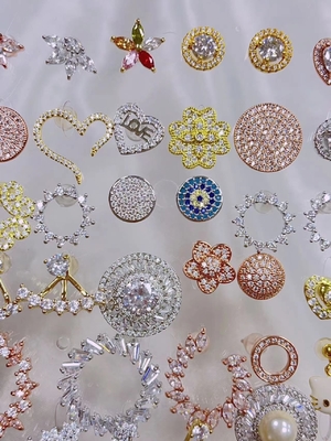 دایره زیرکون 18K طلا پوشانده شده دست ساز میکرو Pave CZ چشم ترکیه طراحی استود گوشواره 925 نقره ای