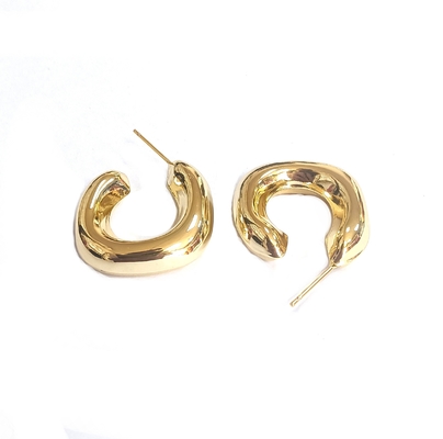 سفارشی سازی طلای 18K برنج حلقه گوشه ای ODM بانوان حلقه گوشه ای طلایی