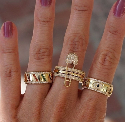 رنگ آبی سفیر سفید CZ چشم زنان Eternity Band Brass Eternity Ring برای زنان