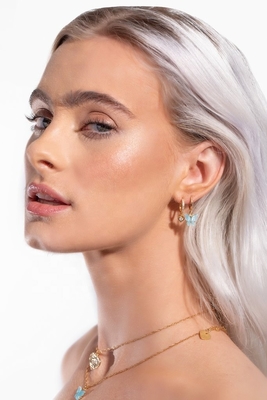 گوشواره های مینی دل Dangle CZ Huggie به ظاهر شما یک لمس جذاب اضافه کنید