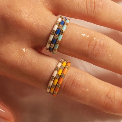 حلقه های چوبی دست ساز 18K طلا شده 925 نقره ای با مروارید سفید زرکونیا کمال گرایانه