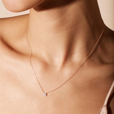 گردنبند الماس CZ شکل دیسک کوچک 18K طلایی برای دختران در طراحی سبک کلاسیک