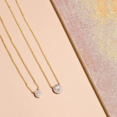 گردنبند الماس CZ شکل دیسک کوچک 18K طلایی برای دختران در طراحی سبک کلاسیک