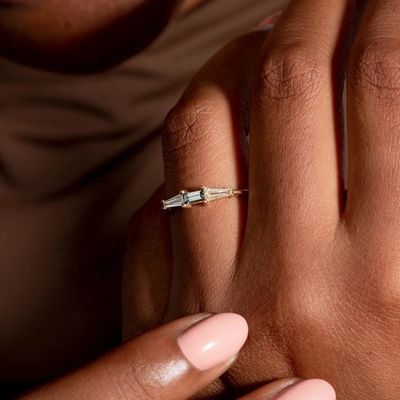 جواهرات زیبا حلقه های الماس سه سنگ مخصوص خانم ها در طلا 14K 18K