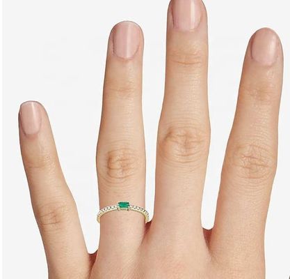 جواهرات زیبا حلقه نقره ای 925 با سنگ های سبز یا سفید و طلا 18K