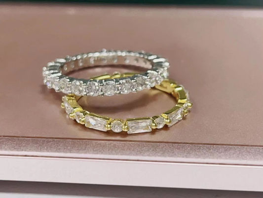 طلا 18K ساده مدرن مستطیل برش سفید CZ 925 استرلینگ نقره زنانه حلقه ابدی جشن هدیه