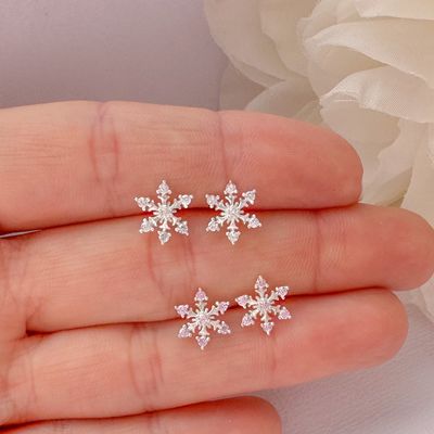 گوشواره‌های میخی دانه‌ی برف نقره استرلینگ 925 با روکش رودیوم و نگین CZ، 2 گرم