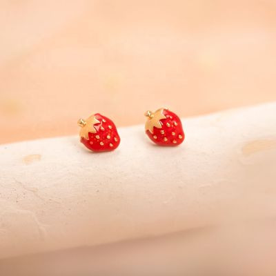 گوشواره‌های میخی توت‌فرنگی نقره استرلینگ 925 برای کودکان با خلوص 92.5٪